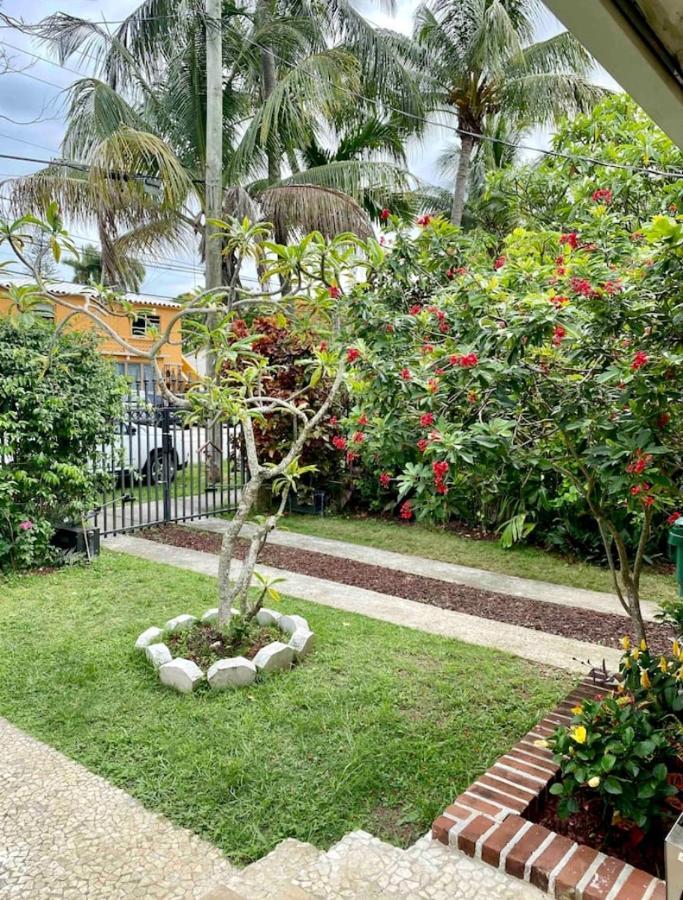 Entire Private Beautiful 2 Bedroom Plus Den House With Gated Front&Back Yard And Free Parking 10Min Drive To Miami Beach المظهر الخارجي الصورة