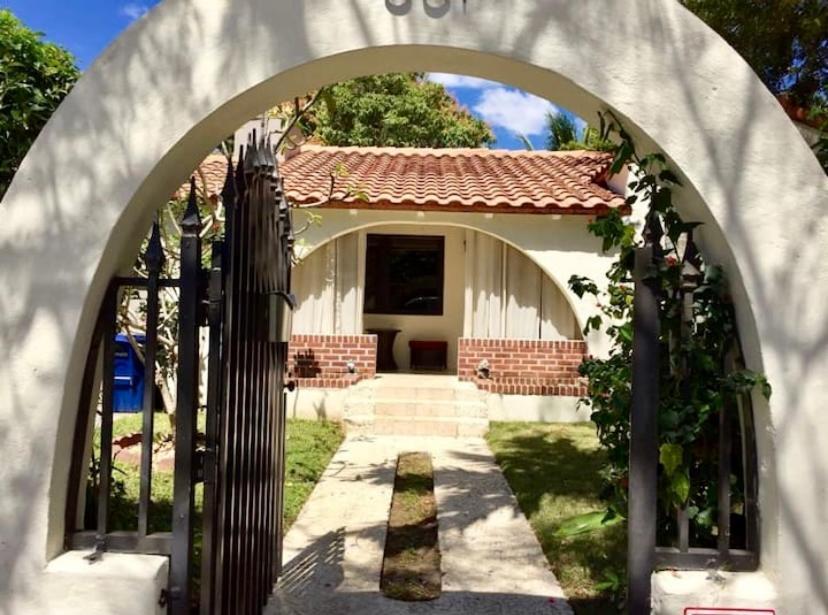 Entire Private Beautiful 2 Bedroom Plus Den House With Gated Front&Back Yard And Free Parking 10Min Drive To Miami Beach المظهر الخارجي الصورة