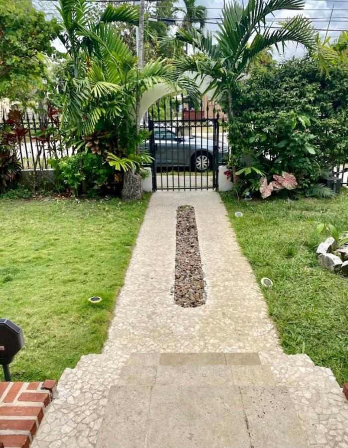 Entire Private Beautiful 2 Bedroom Plus Den House With Gated Front&Back Yard And Free Parking 10Min Drive To Miami Beach المظهر الخارجي الصورة