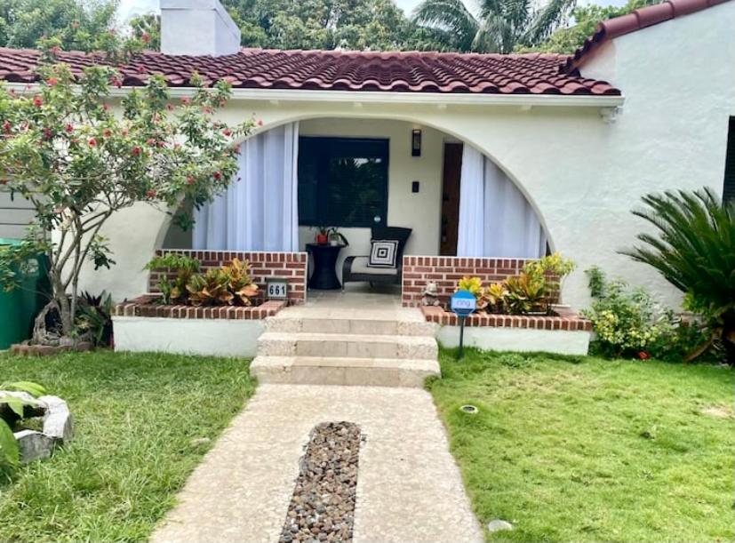 Entire Private Beautiful 2 Bedroom Plus Den House With Gated Front&Back Yard And Free Parking 10Min Drive To Miami Beach المظهر الخارجي الصورة