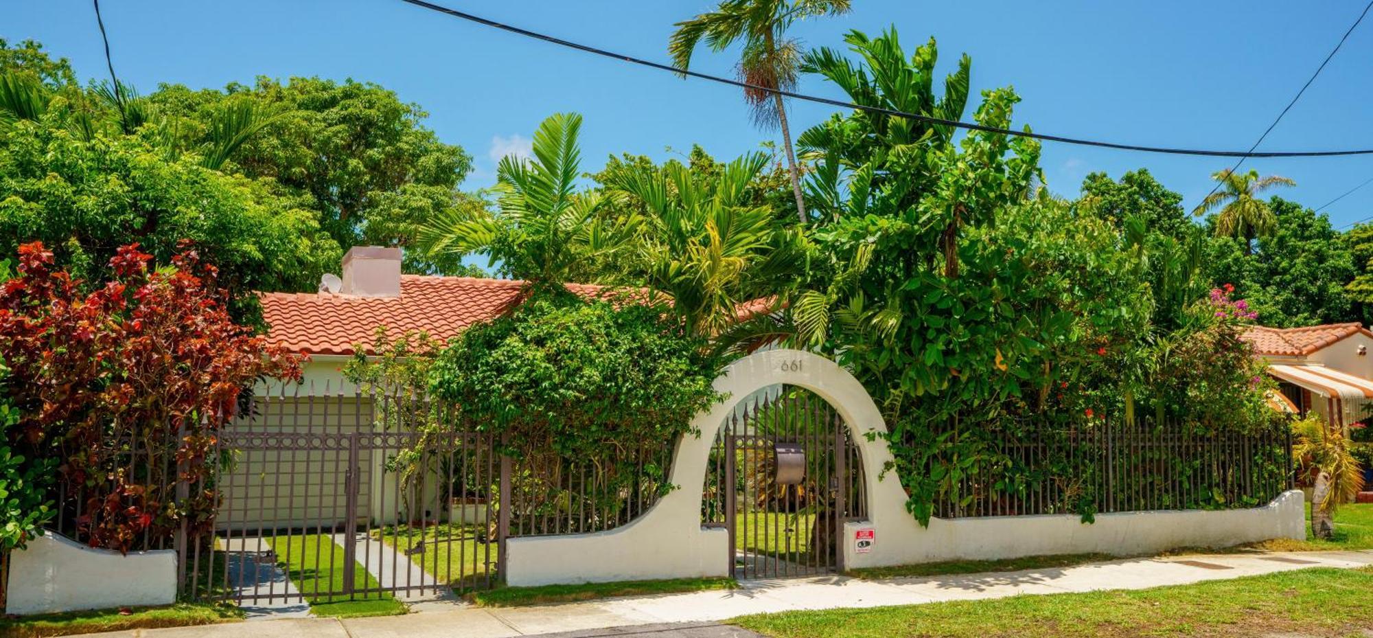 Entire Private Beautiful 2 Bedroom Plus Den House With Gated Front&Back Yard And Free Parking 10Min Drive To Miami Beach المظهر الخارجي الصورة