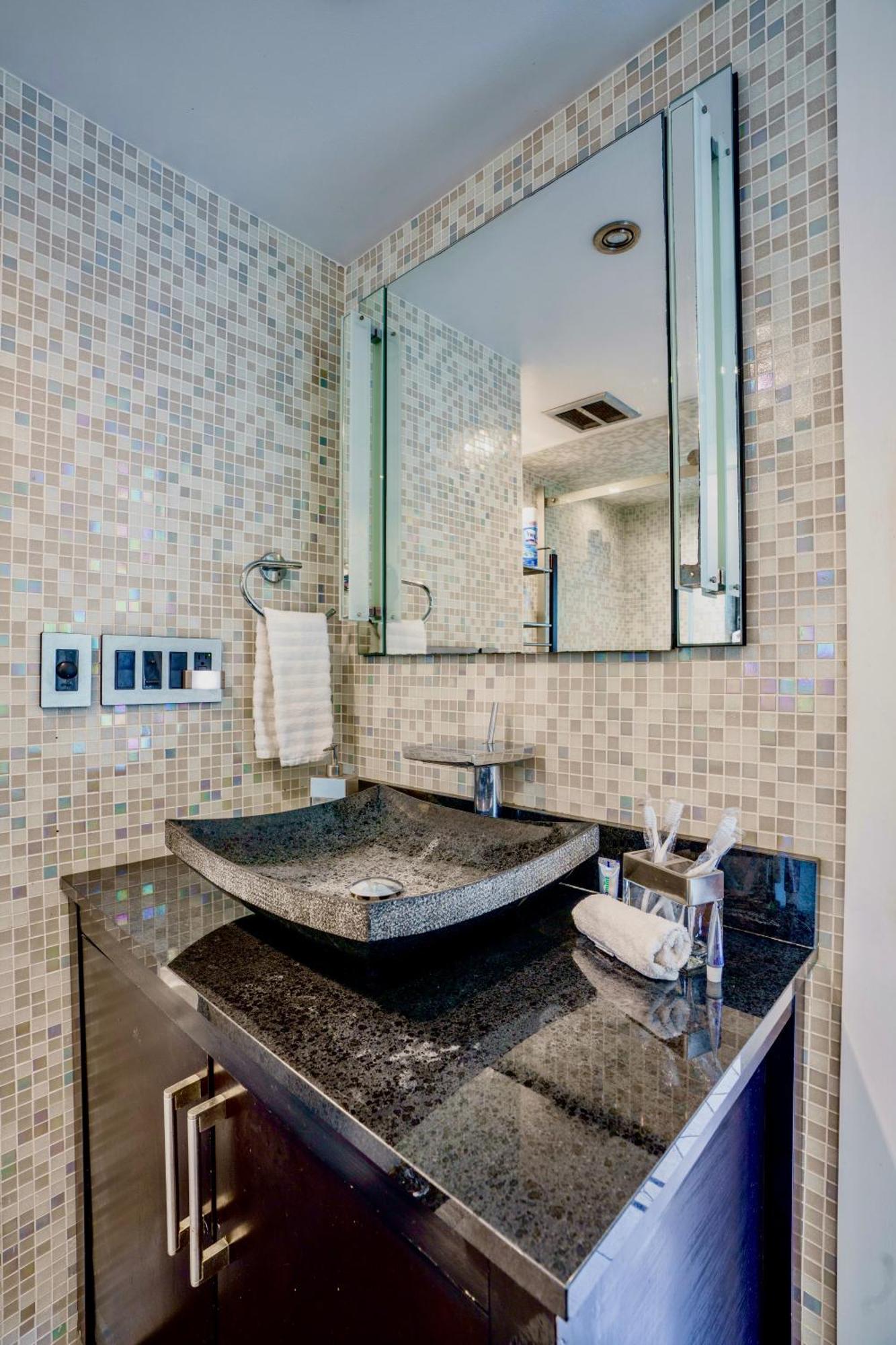 Entire Private Beautiful 2 Bedroom Plus Den House With Gated Front&Back Yard And Free Parking 10Min Drive To Miami Beach المظهر الخارجي الصورة